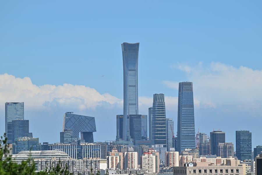 지난 2024년 8월 12일 베이징 징산(景山)에서 바라본 중심업무지구(CBD)의 마천루. (사진/신화통신)